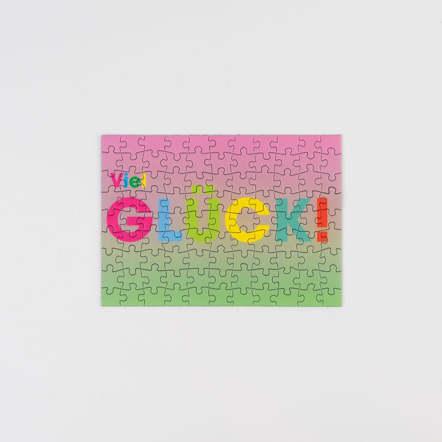 Grußkarte Viel Glück in A6, Vorderseite mit Farbverlauf und bunten Buchstaben von Sunshine Puzzles