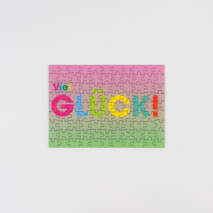 Grußkarte Viel Glück in A6, Vorderseite mit Farbverlauf und bunten Buchstaben von Sunshine Puzzles