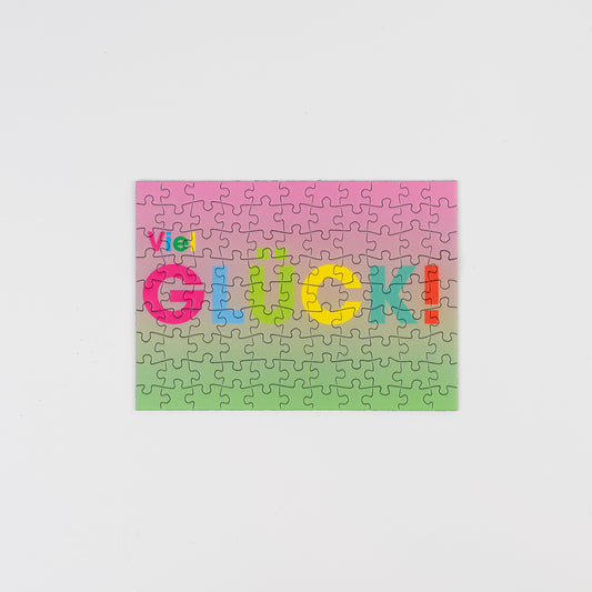 Grußkarte Viel Glück in A6, Vorderseite mit Farbverlauf und bunten Buchstaben von Sunshine Puzzles